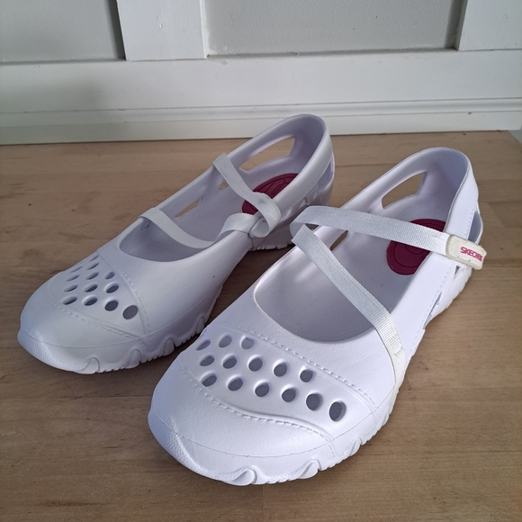 Skechers White Mary Jane Slip-On Shoes – Women’s Size 9 - Picture 1 of 5